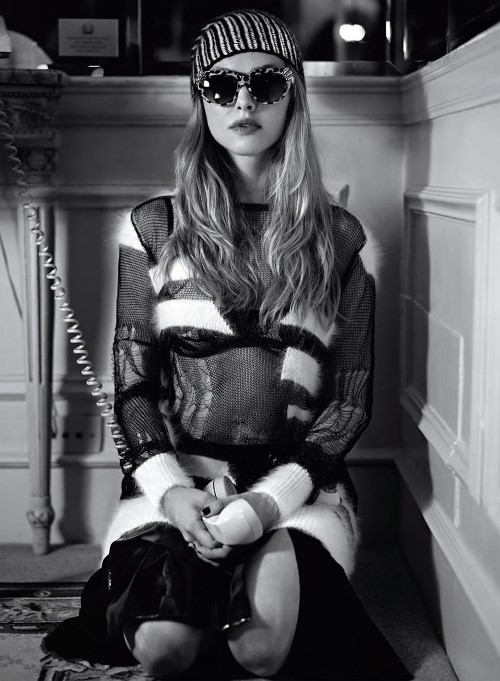 Amanda Seyfried 358 Bw  nude photo