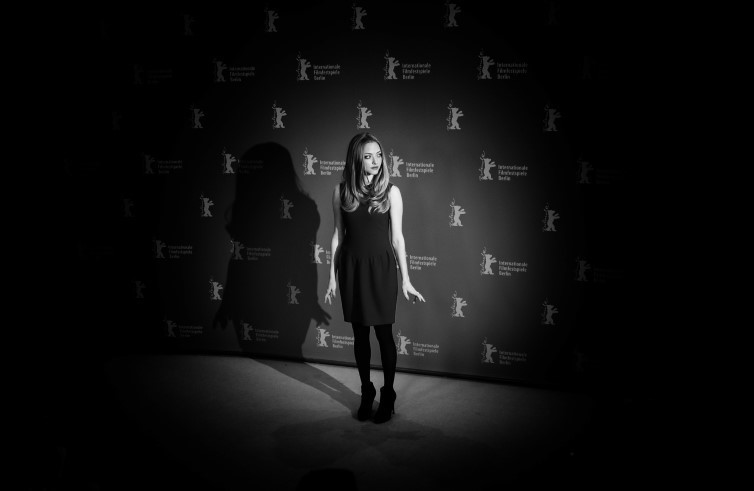 Amanda Seyfried 388 Bw  nude photo