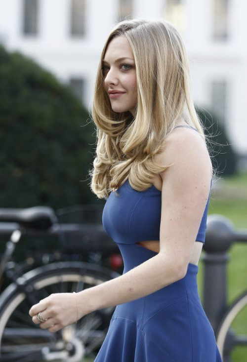 Amanda Seyfried 8 Blue Dress  nude photo