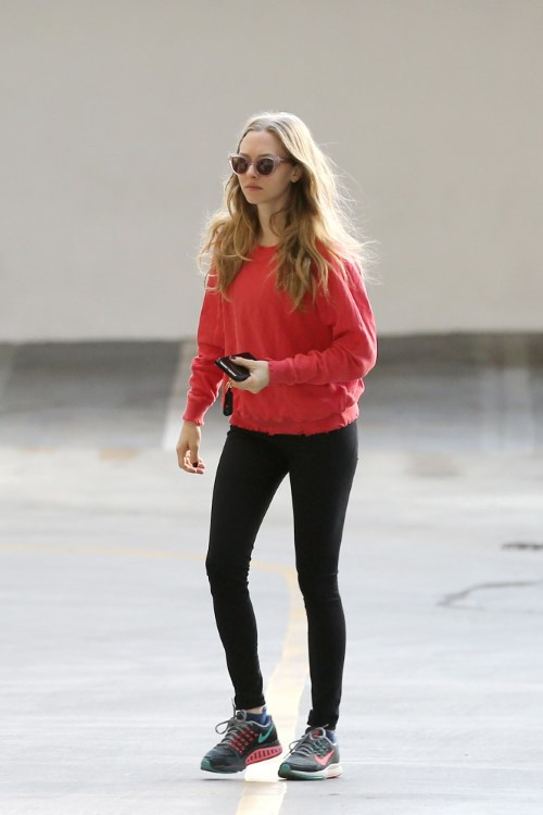 Amanda Seyfried 91 Out And About  nude photo
