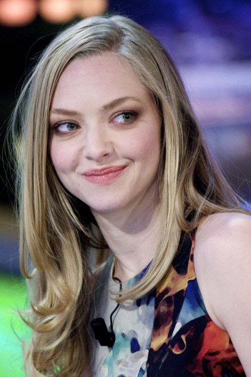 Amanda Seyfried Adorable Smile Mic  nude photo