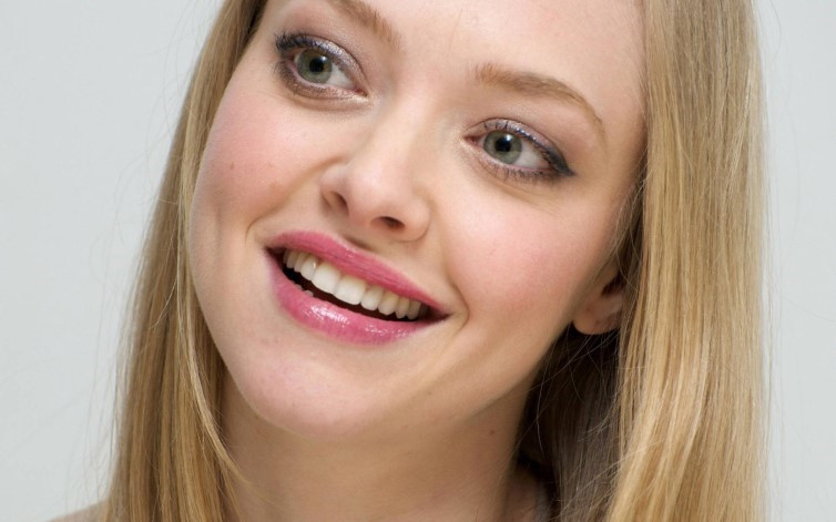 Amanda Seyfried Beautiful Smile With Beautiful Eye  nude photo