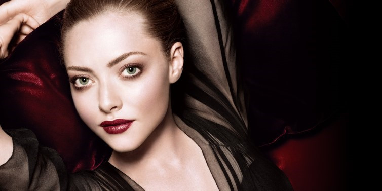 Amanda Seyfried Black And Red  nude photo