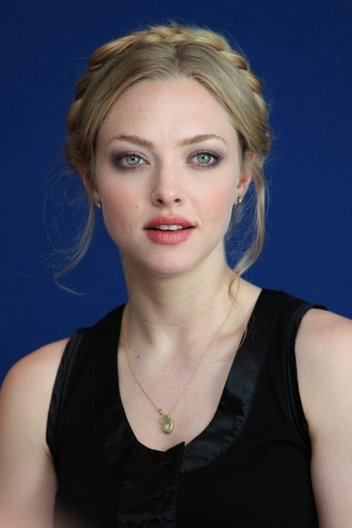 Amanda Seyfried Braids  nude photo