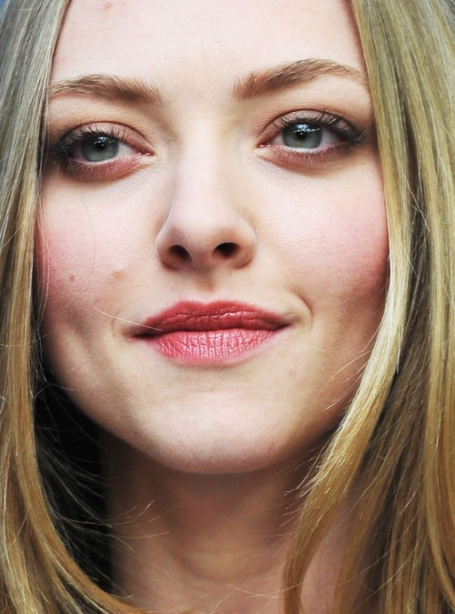 Amanda Seyfried Close Up  nude photo