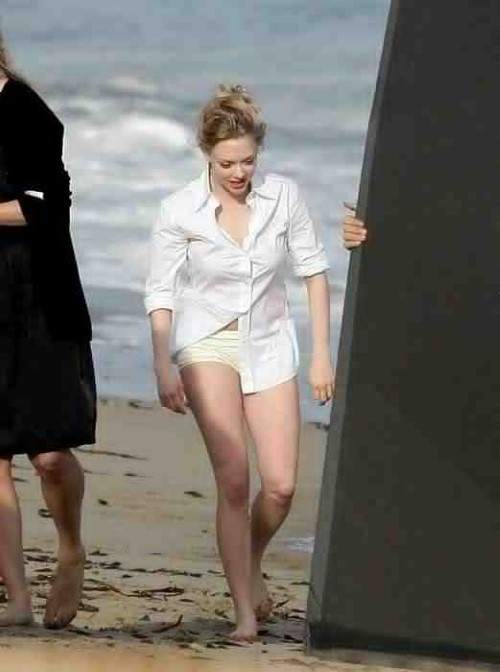 Amanda Seyfried Frolicking On A Beach With Blake 0  nude photo