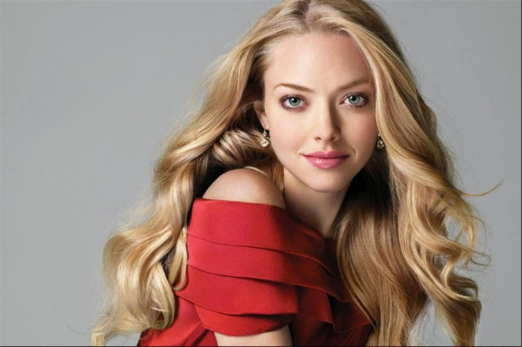 Amanda Seyfried Glamor Shot  nude photo
