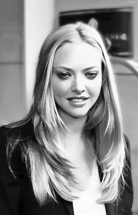 Amanda Seyfried In Black White  nude photo