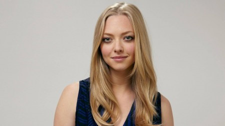 Amanda Seyfried Looking Good In A Wallpaper  nude photo