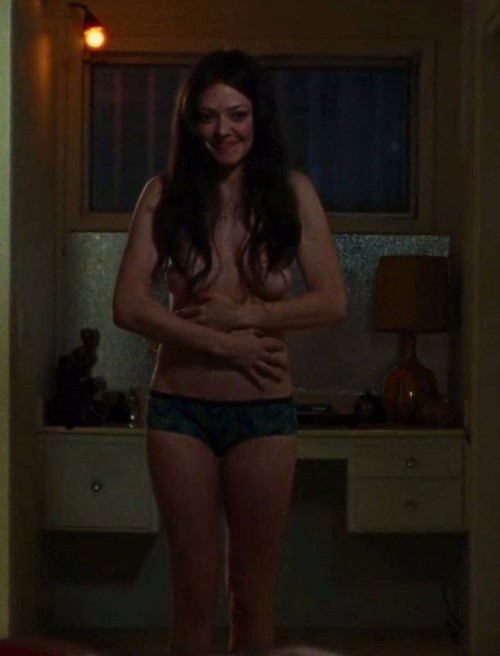Amanda Seyfried Nude Tits (2)  nude photo