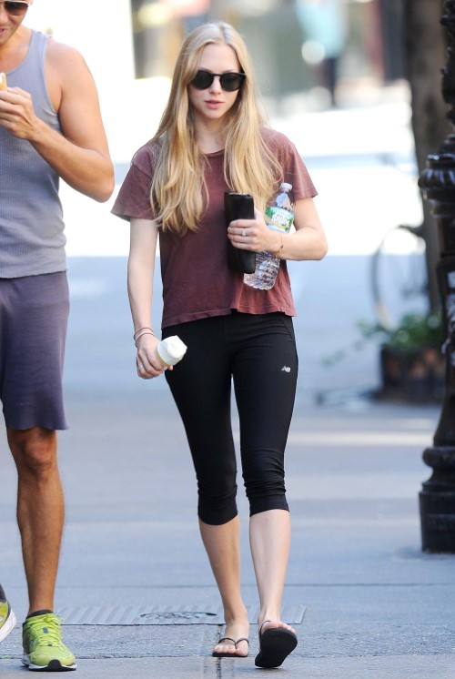 Amanda Seyfried Out And About Mic  nude photo