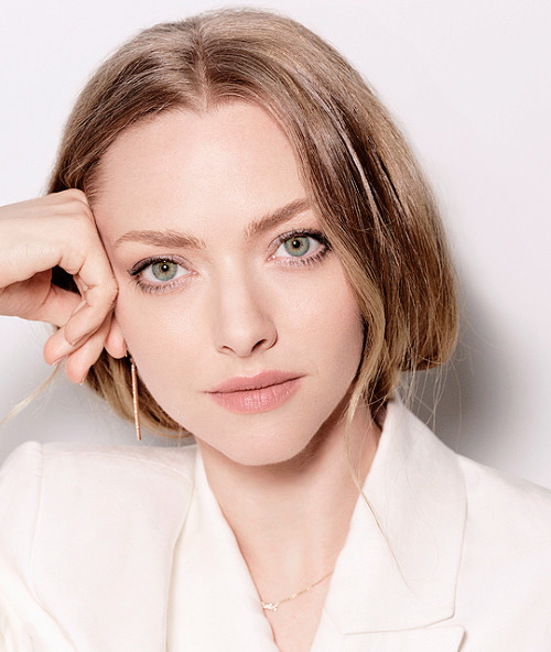 Amanda Seyfried Simple Beauty  nude photo