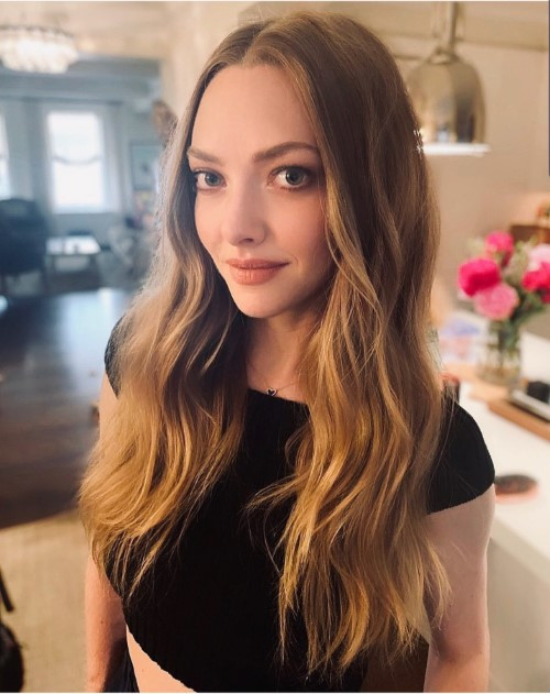 Amanda Seyfried Sitting Pretty  nude photo