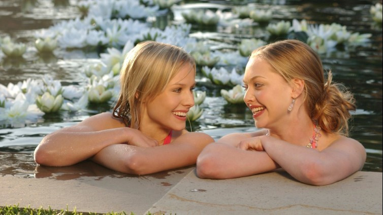 Amanda Seyfried Veronica And Lilly  nude photo