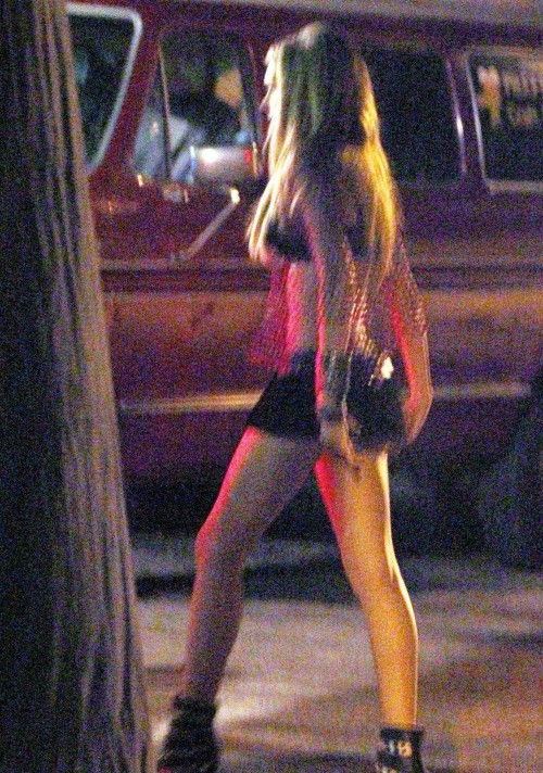 Amanda Seyfried Very Short Skirt 0  nude photo