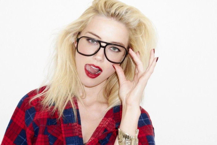 Amber Heard Big Glasses  nude photo