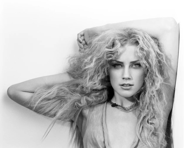 Amber Heard Cosmo Girl  nude photo