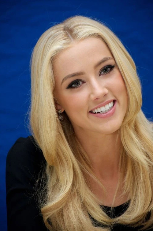 Amber Heard Cute Smile  nude photo
