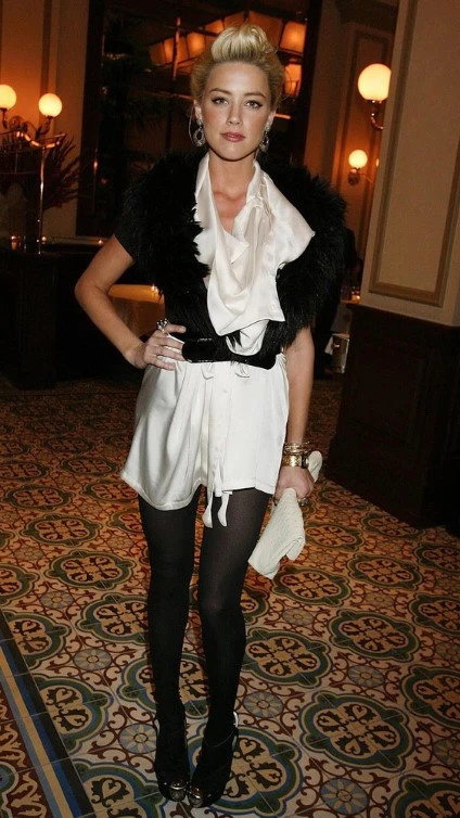 Amber Heard Dressed Up To Dine Out  nude photo