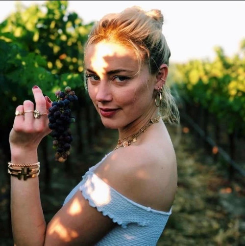 Amber Heard Grapes  nude photo