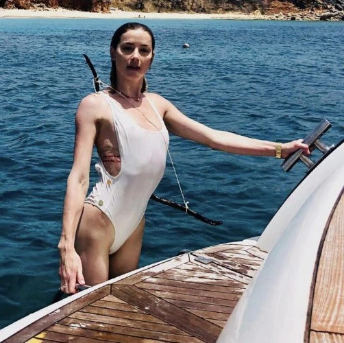 Amber Heard Guardian Queen Of The Seven Seas  nude photo