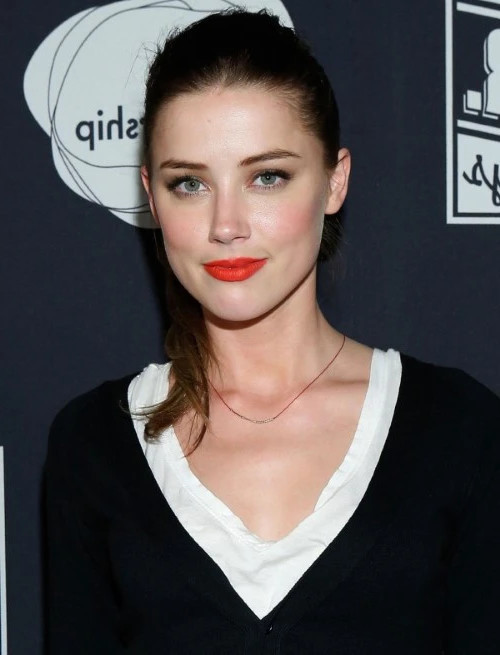 Amber Heard New Pose For  nude photo