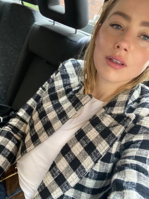 Amber Heard Selfish In The Car  nude photo