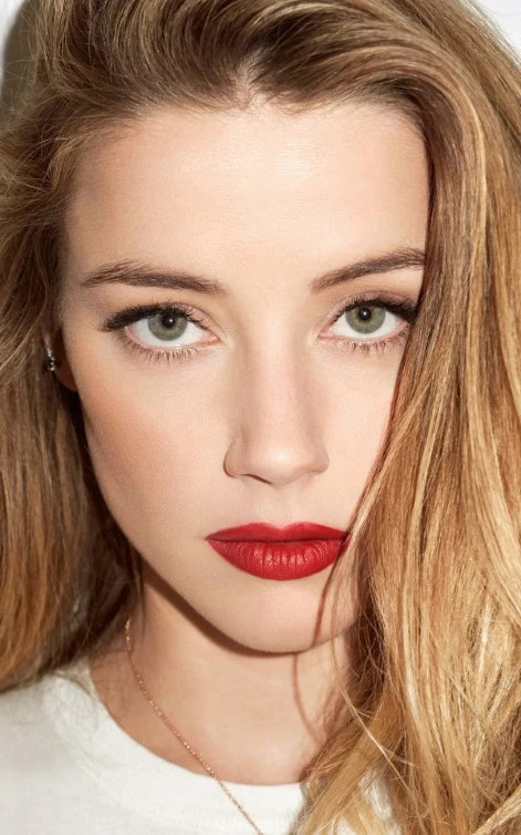Amber Heard Simple Beauty  nude photo