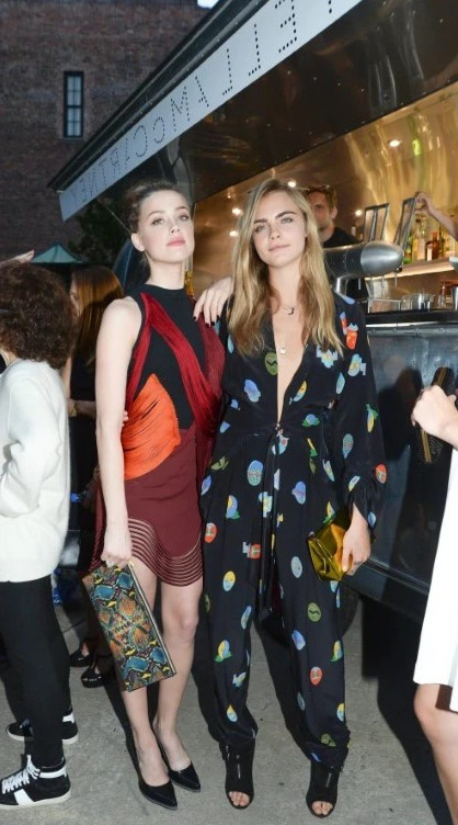 Amber Heard With Cara Delevingne  nude photo