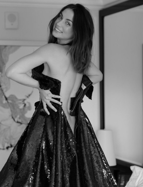 Ana De Armas In Need Of A Hand  nude photo