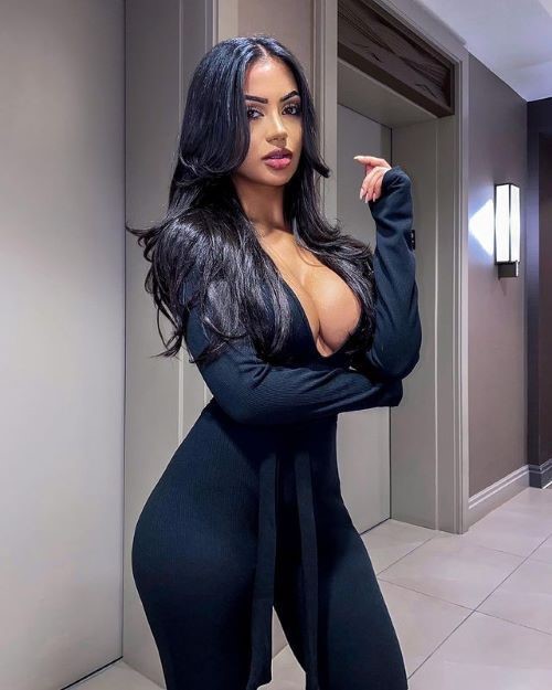 Aneeqa Farid  nude photo