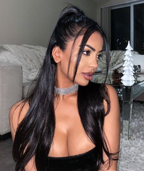 Aneeqa Farid  nude photo