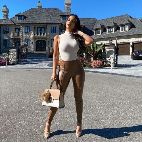 Aneeqa Farid  nude photo