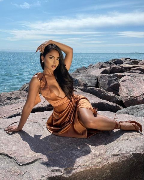 Aneeqa Farid  nude photo