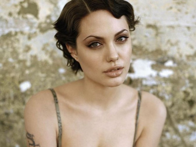 Angelina Jolie Short Hair  nude photo