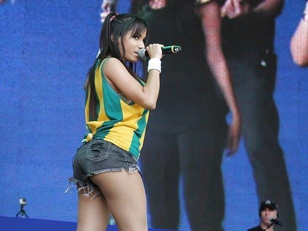 Anitta  nude photo