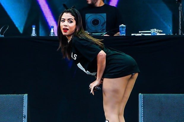 Anitta Booty Upskirt Hot Legs  nude photo