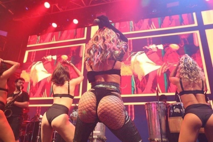 Anitta Butt  nude photo