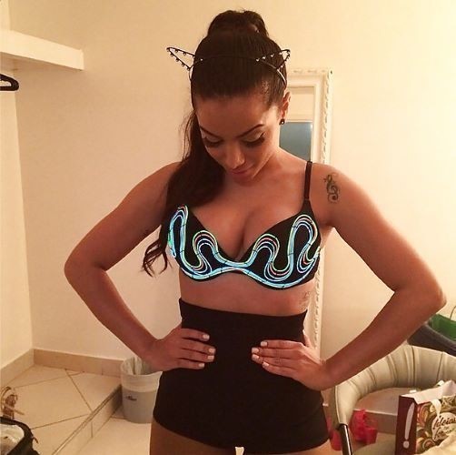 Anitta Cleavage Hot Boobs  nude photo