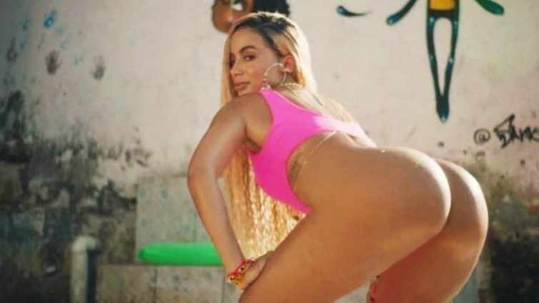 Anitta Nude Big Ass Bent Over  nude photo