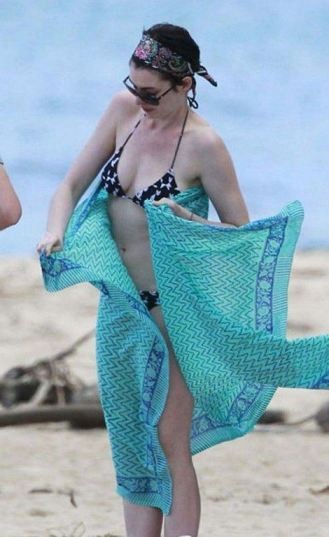 Anne Hathaway Bikini  nude photo