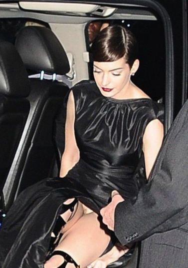 Anne Hathaway Flashes  nude photo
