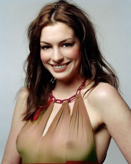Anne Hathaway Oops  nude photo
