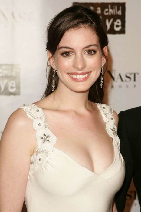 Anne Hathaway Pics Gallery  nude photo