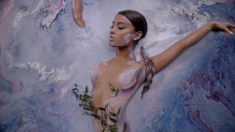 Ariana Grande Braless Hot Naked  nude photo