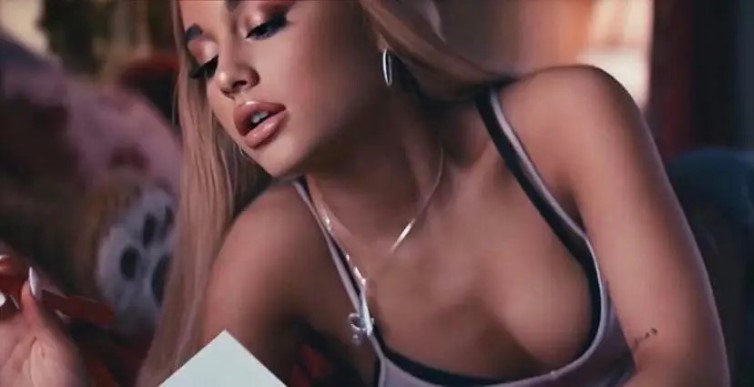 Ariana Grande Makes Me Wanna Get A Hotel Room With A Bud And Suck His Cock To Her Music Videos  nude photo