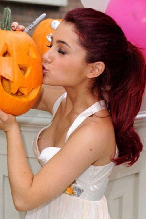 Ariana Grande Nude Slip  nude photo