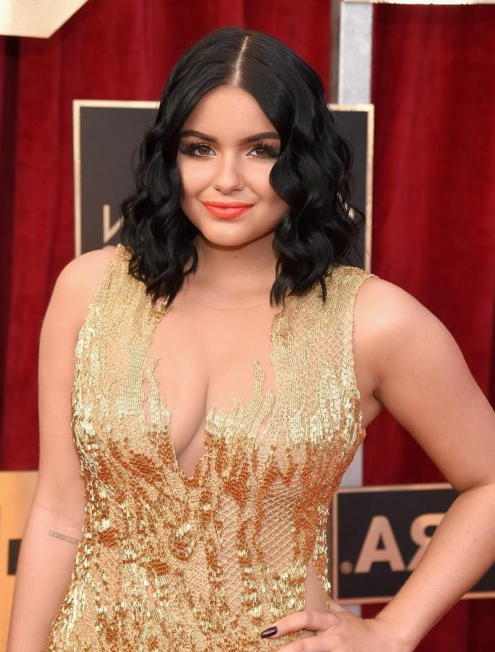 Ariel Winter Big Tits Cleavage  nude photo