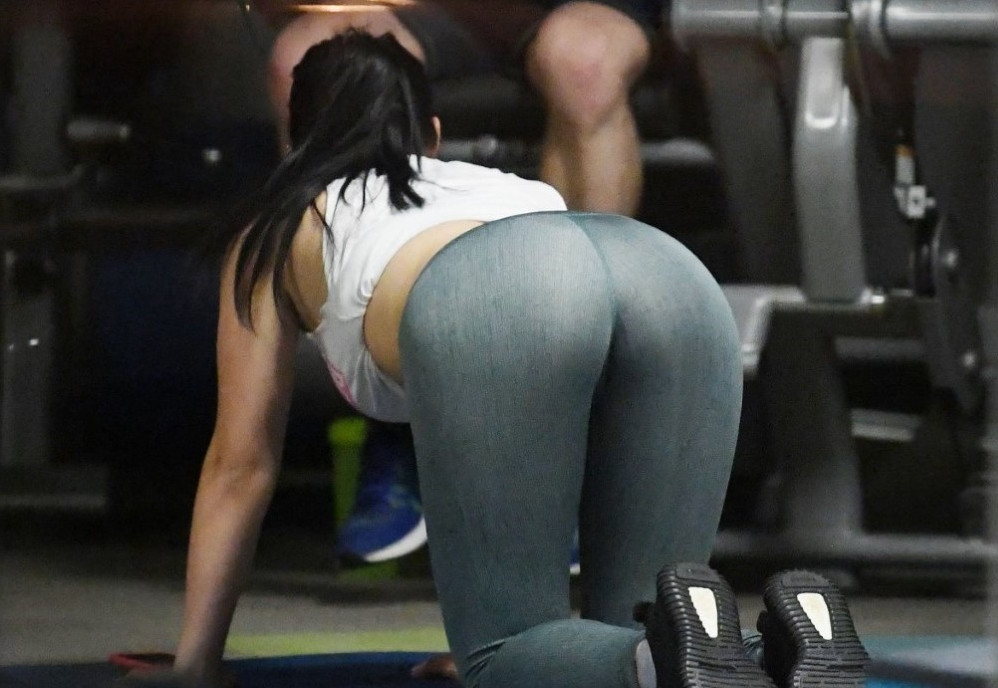 Ariel Winter Perfect Round Ass Bent Over  nude photo
