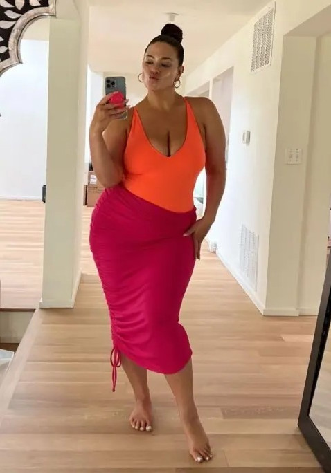 Ashley Graham  nude photo